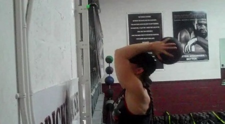 Medicine Ball Tricep Isolation Bounce Start Position
