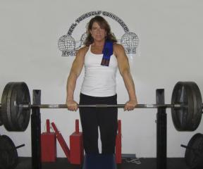 Female Powerlifter Cheryl is a big supporter of APT